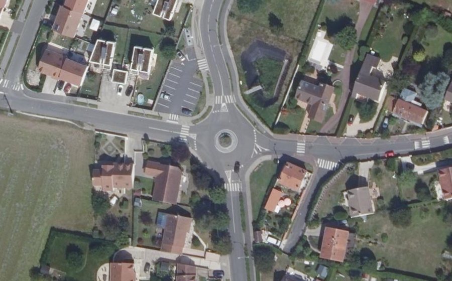 Vue aérienne du Rond-point anonyme n°1122158606