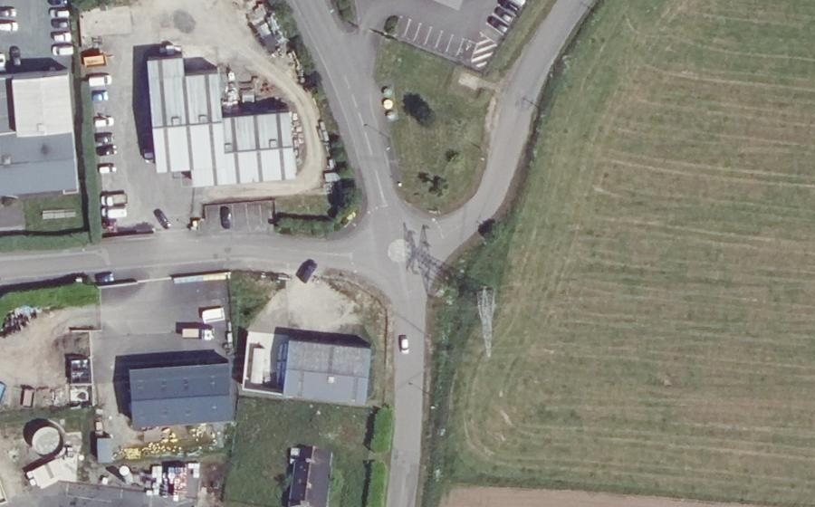 Vue aérienne du Rond-point anonyme n°112218748