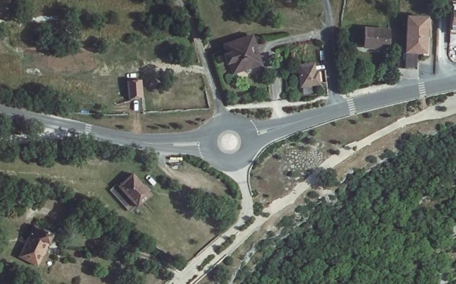 Vue aérienne du Rond-point anonyme n°1122192986
