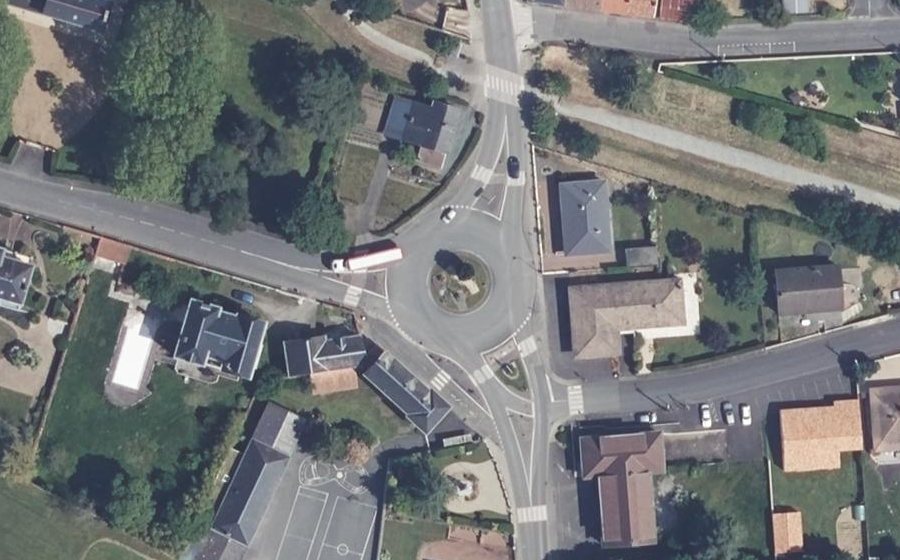 Vue aérienne du Rond-point anonyme n°112235437