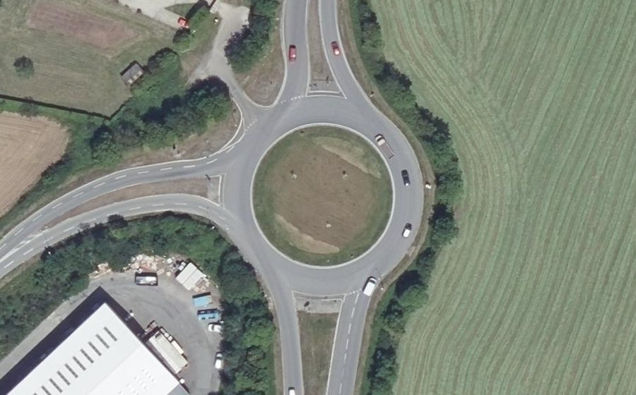 Vue aérienne du Rond-point anonyme n°112236101