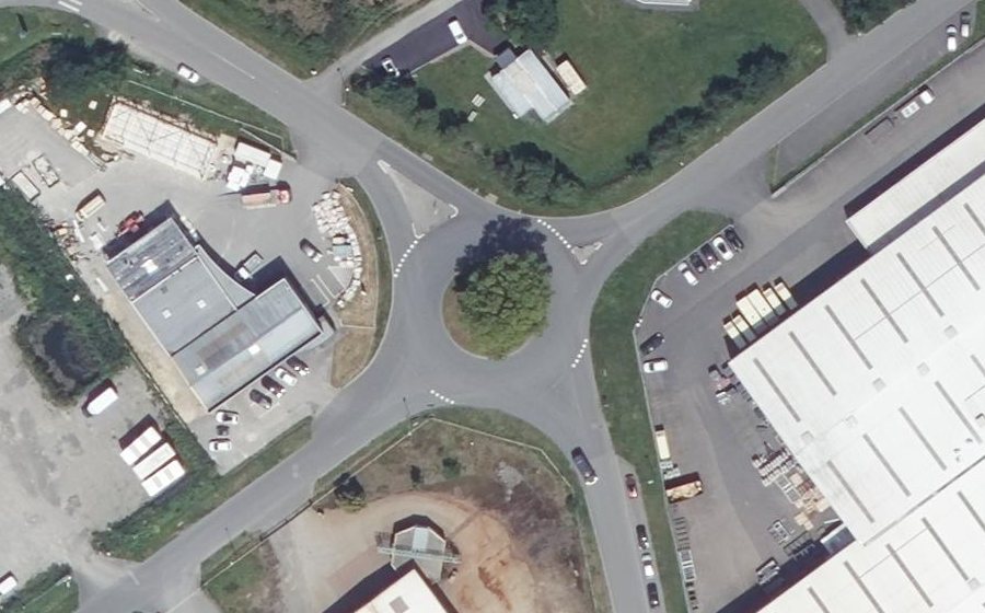 Vue aérienne du Rond-point anonyme n°112236112