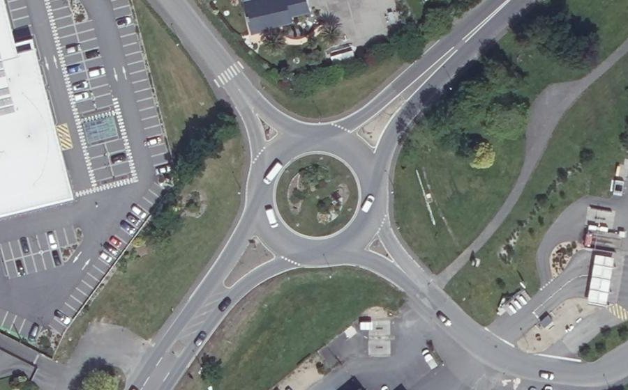Vue aérienne du Rond-point anonyme n°112242341