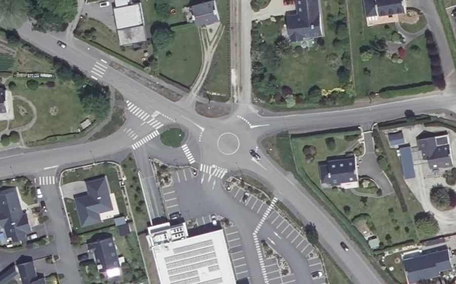 Vue aérienne du Rond-point anonyme n°112242376