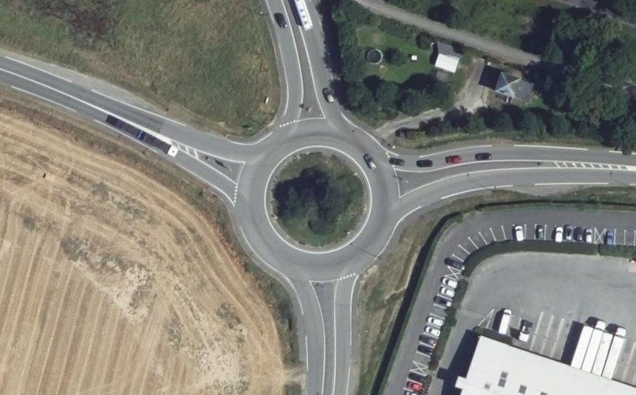 Vue aérienne du Rond-point anonyme n°112246466