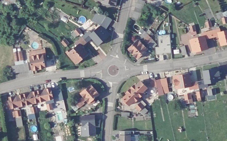 Vue aérienne du Rond-point anonyme n°1122468730