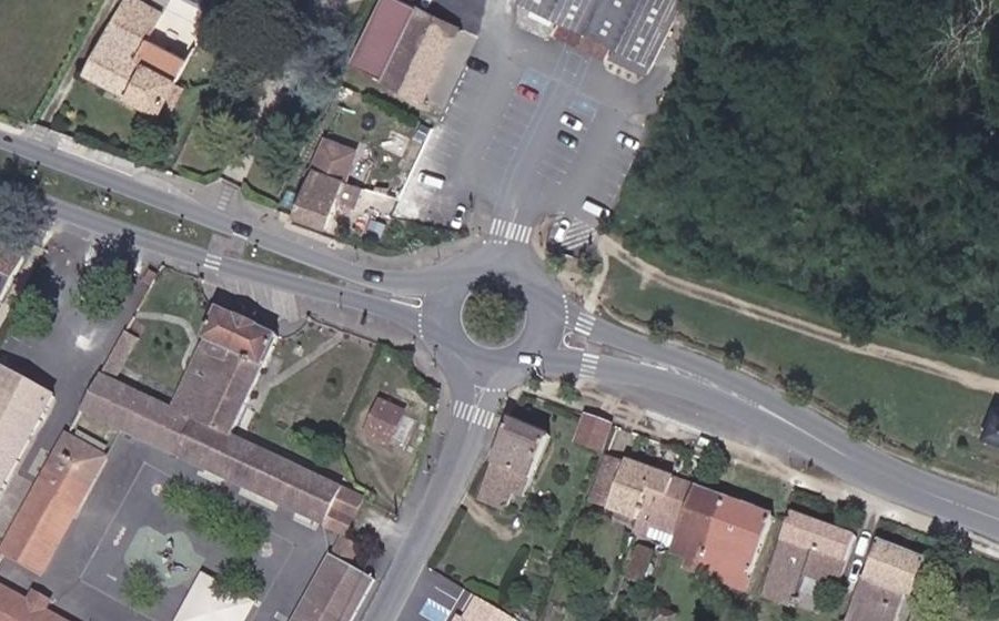 Vue aérienne du Rond-point anonyme n°1122491221