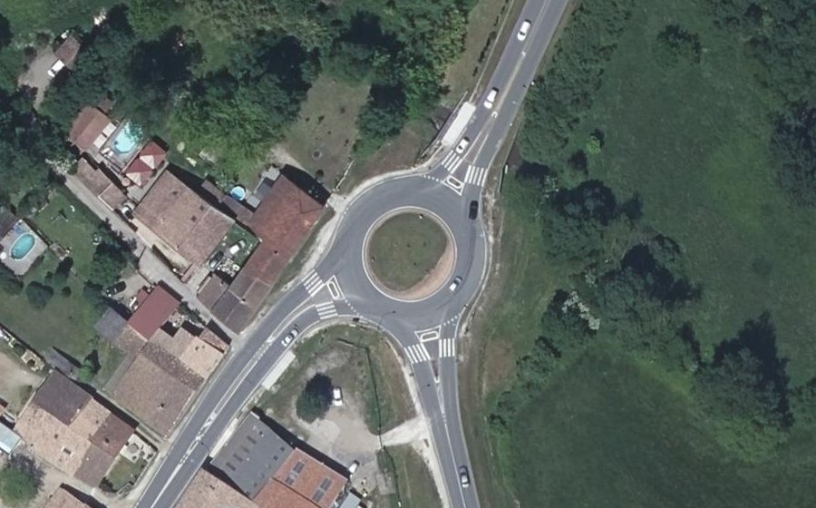 Vue aérienne du Rond-point anonyme n°1122491259