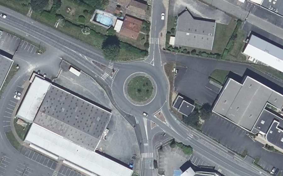 Vue aérienne du Rond-point anonyme n°1122491270