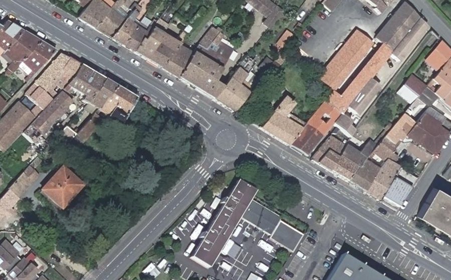 Vue aérienne du Rond-point anonyme n°1122491339