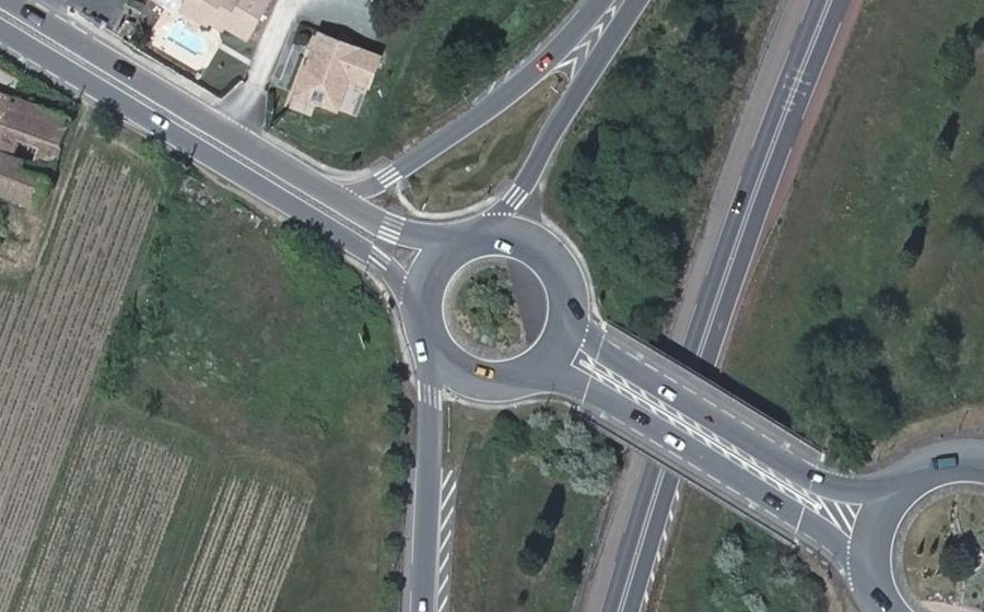 Vue aérienne du Rond-point anonyme n°1122491357