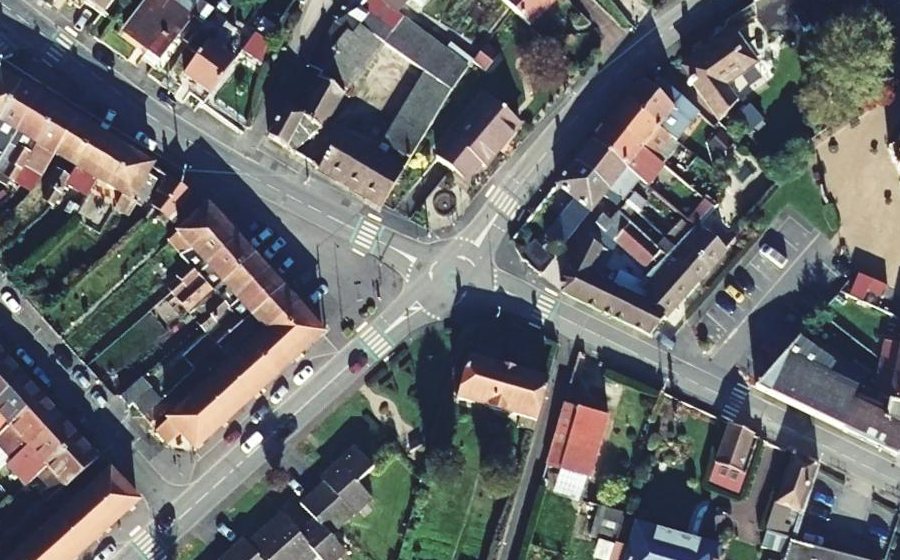Vue aérienne du Rond-point anonyme n°112264585