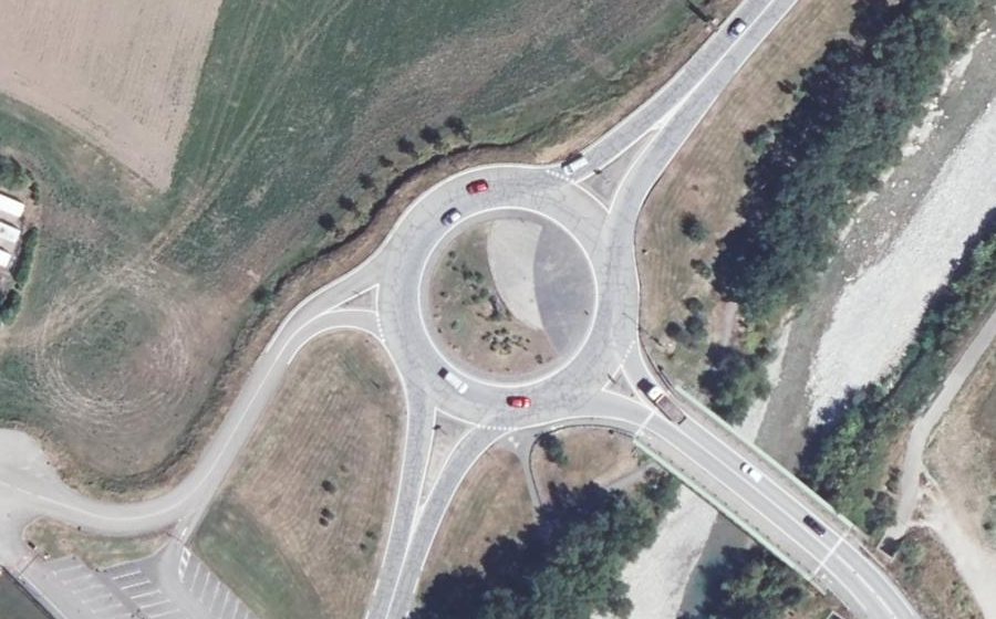 Vue aérienne du Rond-point anonyme n°1122961140