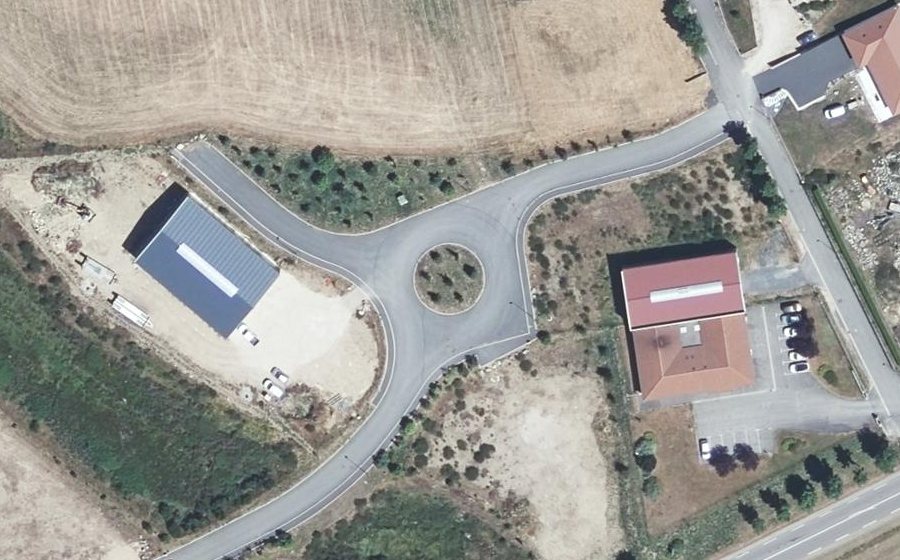 Vue aérienne du Rond-point anonyme n°1123048681