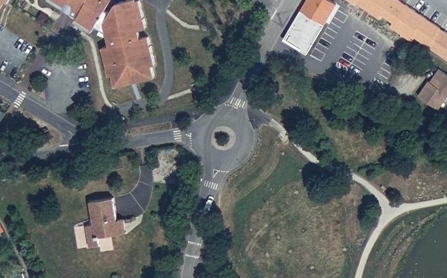 Vue aérienne du Rond-point anonyme n°112308177
