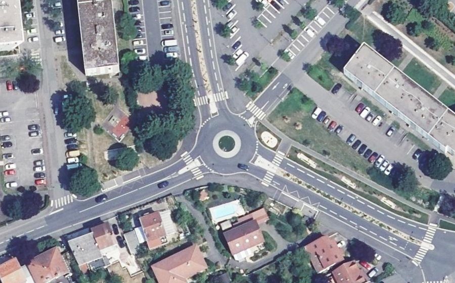 Vue aérienne du Rond-point anonyme n°1123155282