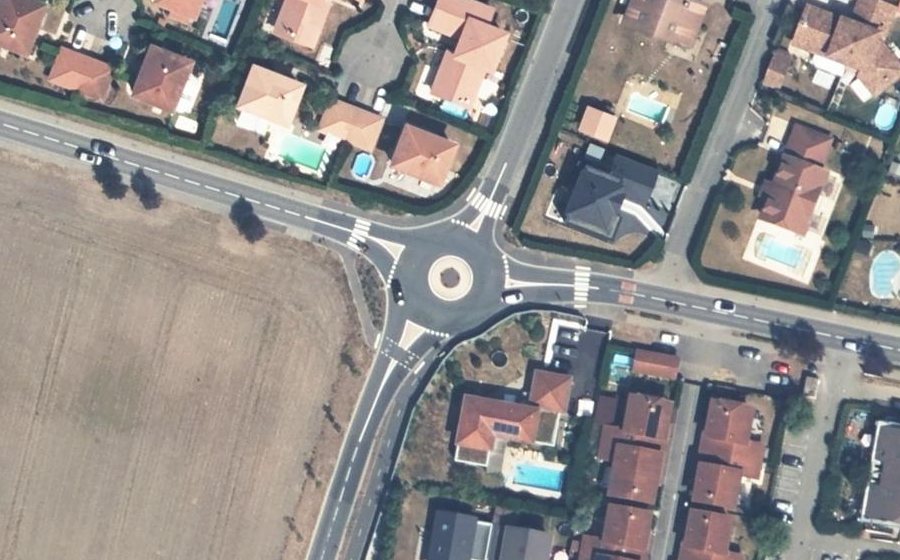 Vue aérienne du Rond-point anonyme n°1123302285