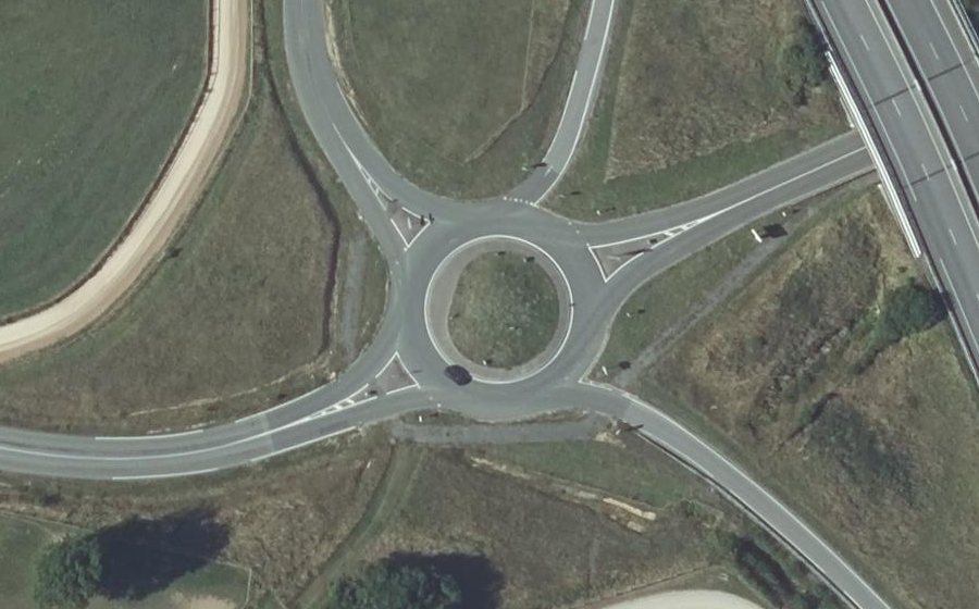 Vue aérienne du Rond-point anonyme n°112332091