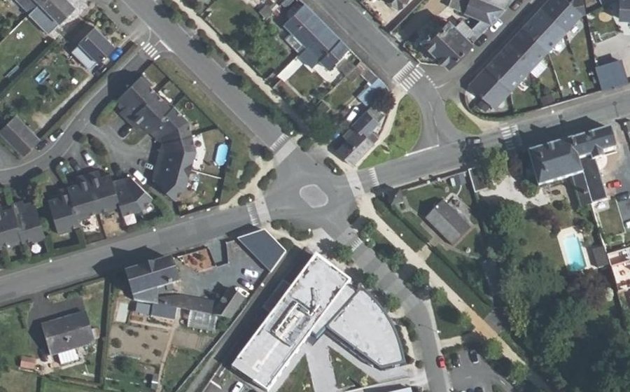 Vue aérienne du Rond-point anonyme n°1123350542