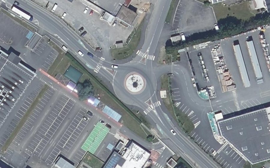 Vue aérienne du Rond-point anonyme n°1123995094