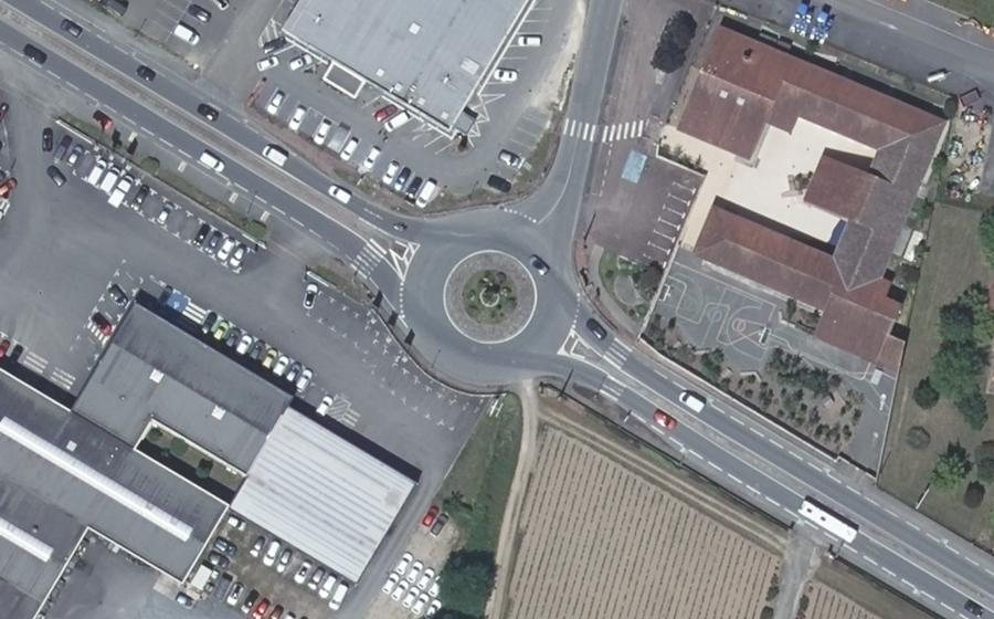 Vue aérienne du Rond-point anonyme n°1123995184