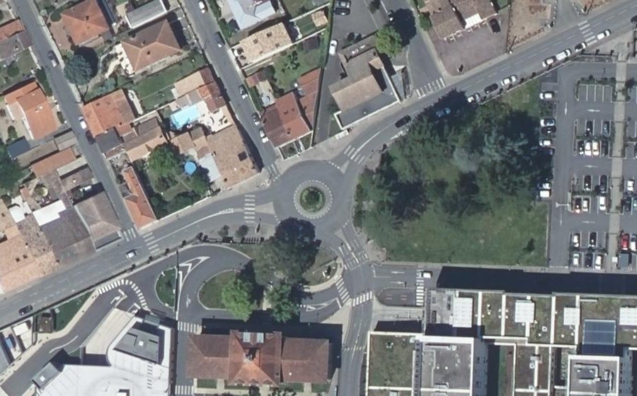 Vue aérienne du Rond-point anonyme n°1123995217