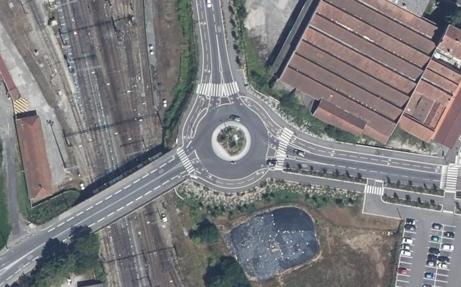 Vue aérienne du Rond-point anonyme n°1124142275
