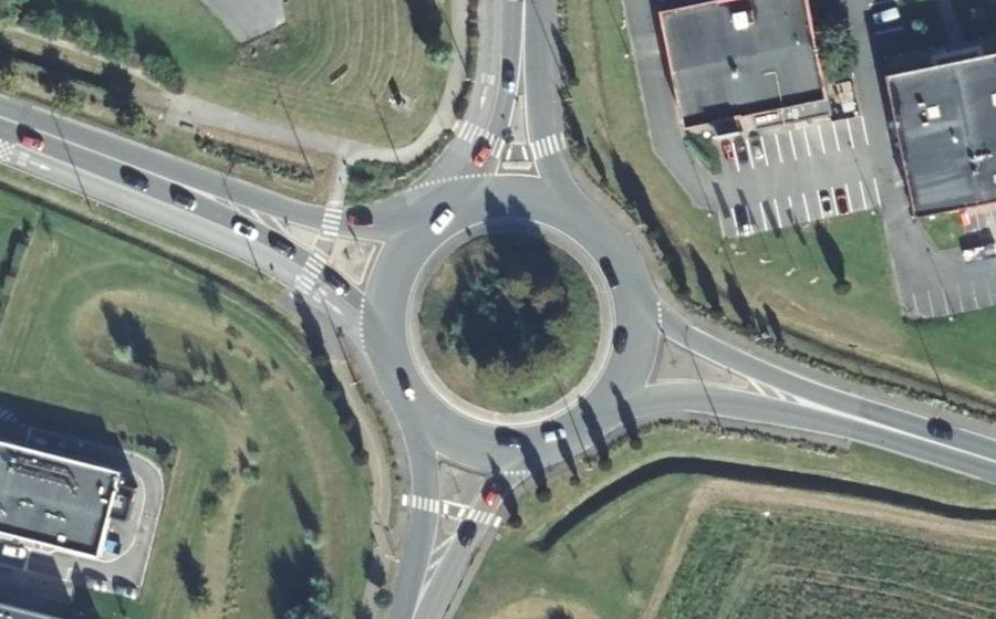 Vue aérienne du Rond-point anonyme n°112417544