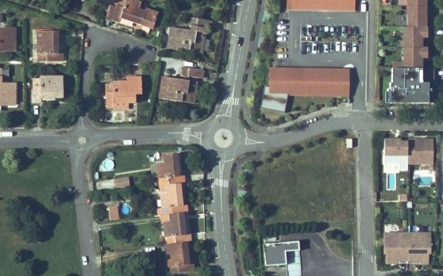 Vue aérienne du Rond-point anonyme n°1124246019