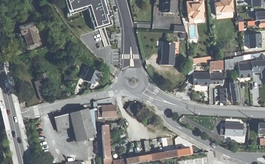 Vue aérienne du Rond-point anonyme n°1124278405