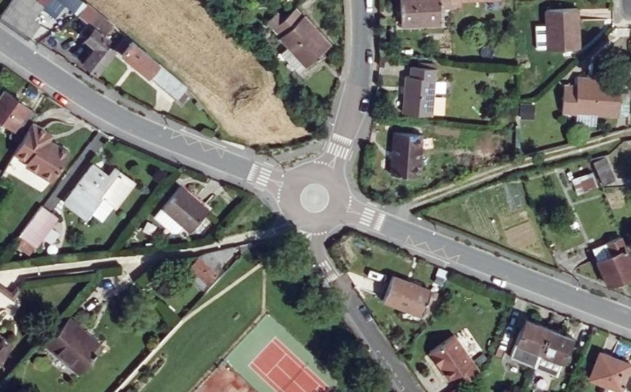Vue aérienne du Rond-point anonyme n°1124396078