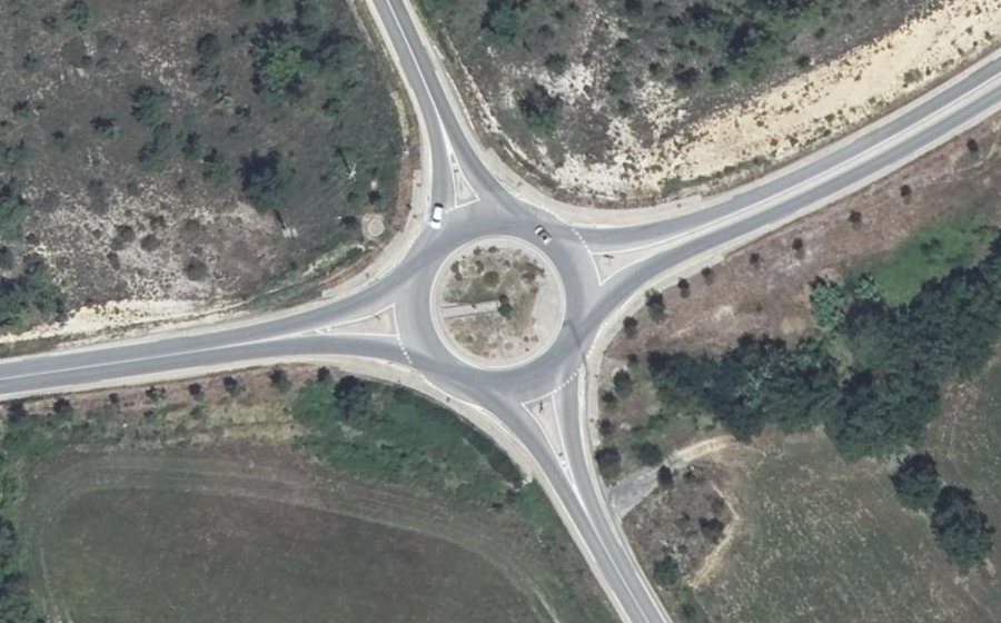 Vue aérienne du Rond-point anonyme n°1124437849