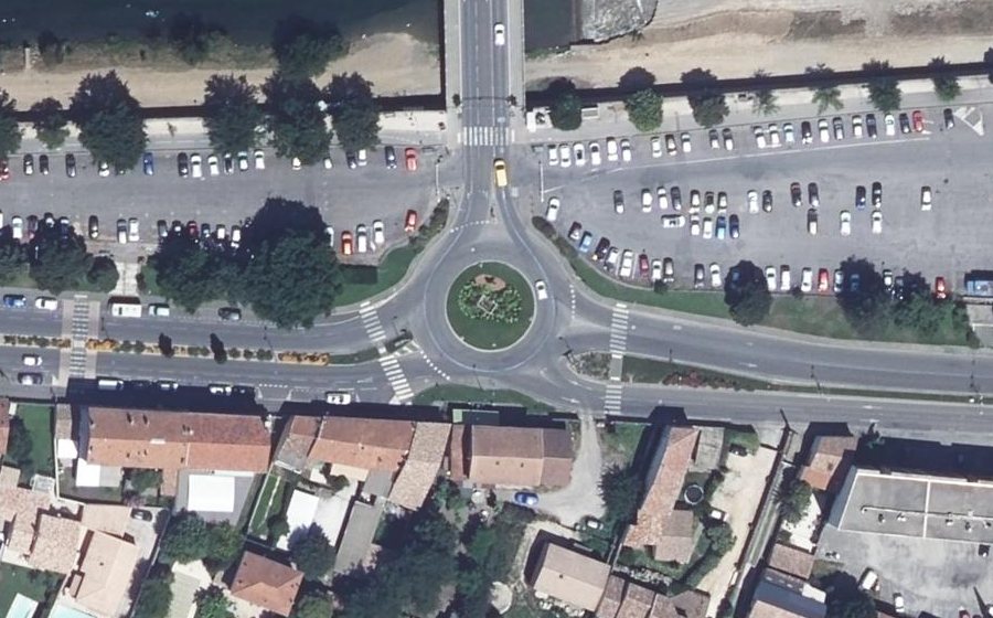 Vue aérienne du Rond-point anonyme n°1124805685