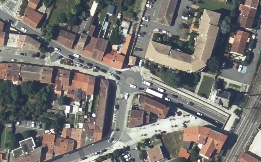 Vue aérienne du Rond-point anonyme n°1125139857