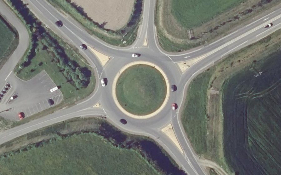 Vue aérienne du Rond-point anonyme n°1125274666