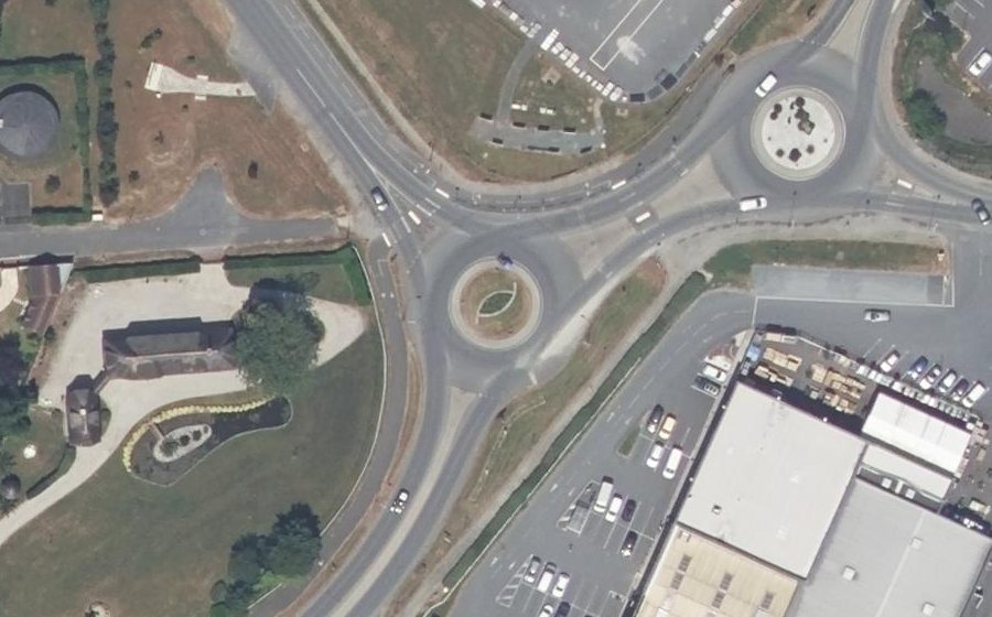 Vue aérienne du Rond-point anonyme n°1125348546