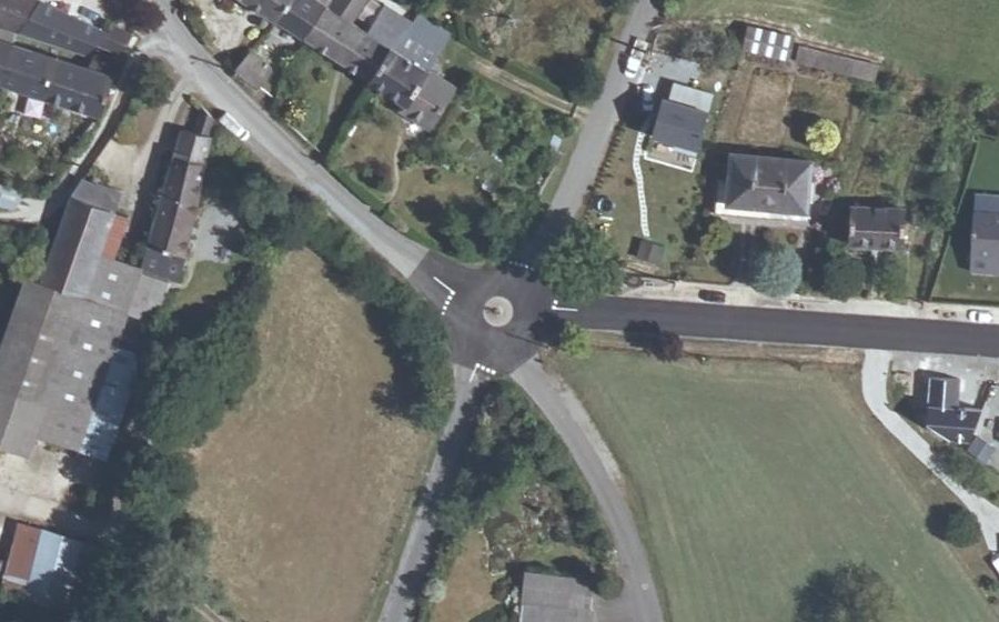 Vue aérienne du Rond-point anonyme n°112535288