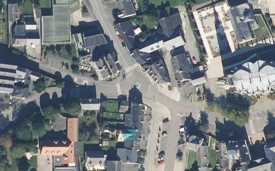 Vue aérienne du Rond-point anonyme n°112570121