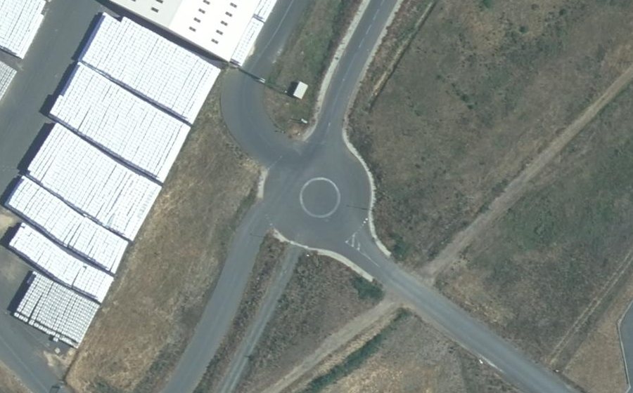 Vue aérienne du Rond-point anonyme n°1125747977