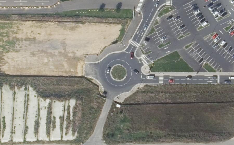 Vue aérienne du Rond-point anonyme n°1125785355