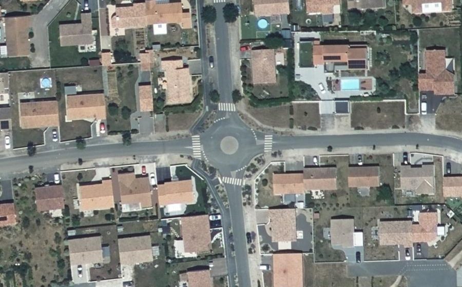 Vue aérienne du Rond-point anonyme n°1125787714