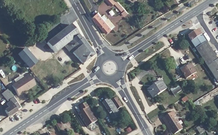 Vue aérienne du Rond-point anonyme n°1125834141