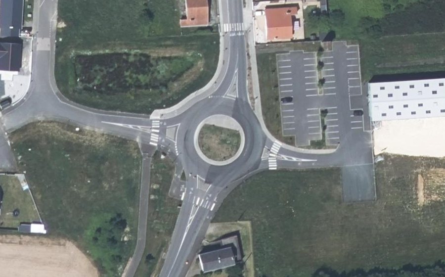 Vue aérienne du Rond-point anonyme n°1126006614