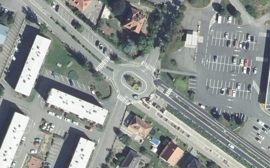 Vue aérienne du Rond-point anonyme n°1126077667