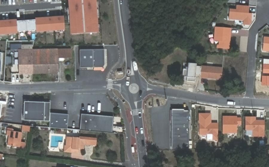 Vue aérienne du Rond-point anonyme n°1126349744