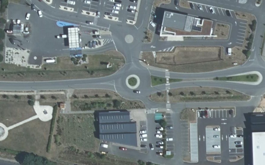Vue aérienne du Rond-point anonyme n°1126505427