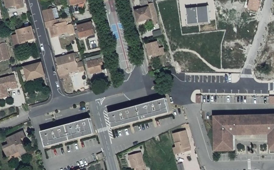 Vue aérienne du Rond-point anonyme n°1126694559