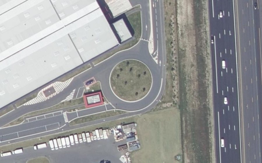 Vue aérienne du Rond-point anonyme n°1126702849