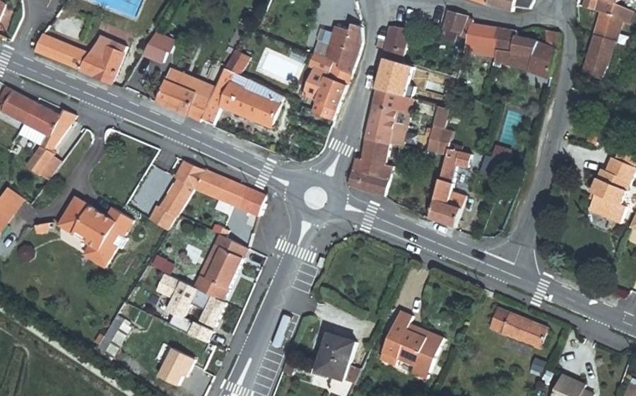 Vue aérienne du Rond-point anonyme n°1126705835