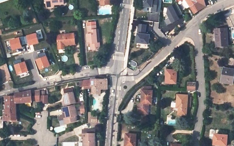 Vue aérienne du Rond-point anonyme n°112686589